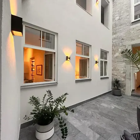 Nr 9 - J26 Luxury Apartment, Jauniela 26 Old - Location *