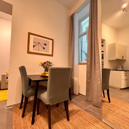 Nr 9 - J26 Luxury Apartment, Jauniela 26 Old - Location *