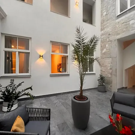 Nr 9 - J26 Luxury Apartment, Jauniela 26 Old - Location Апартаменти *