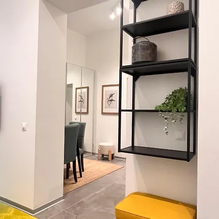 Apartment Nr 9 - J26 Luxury Apartment, Jauniela 26 Old - Location *